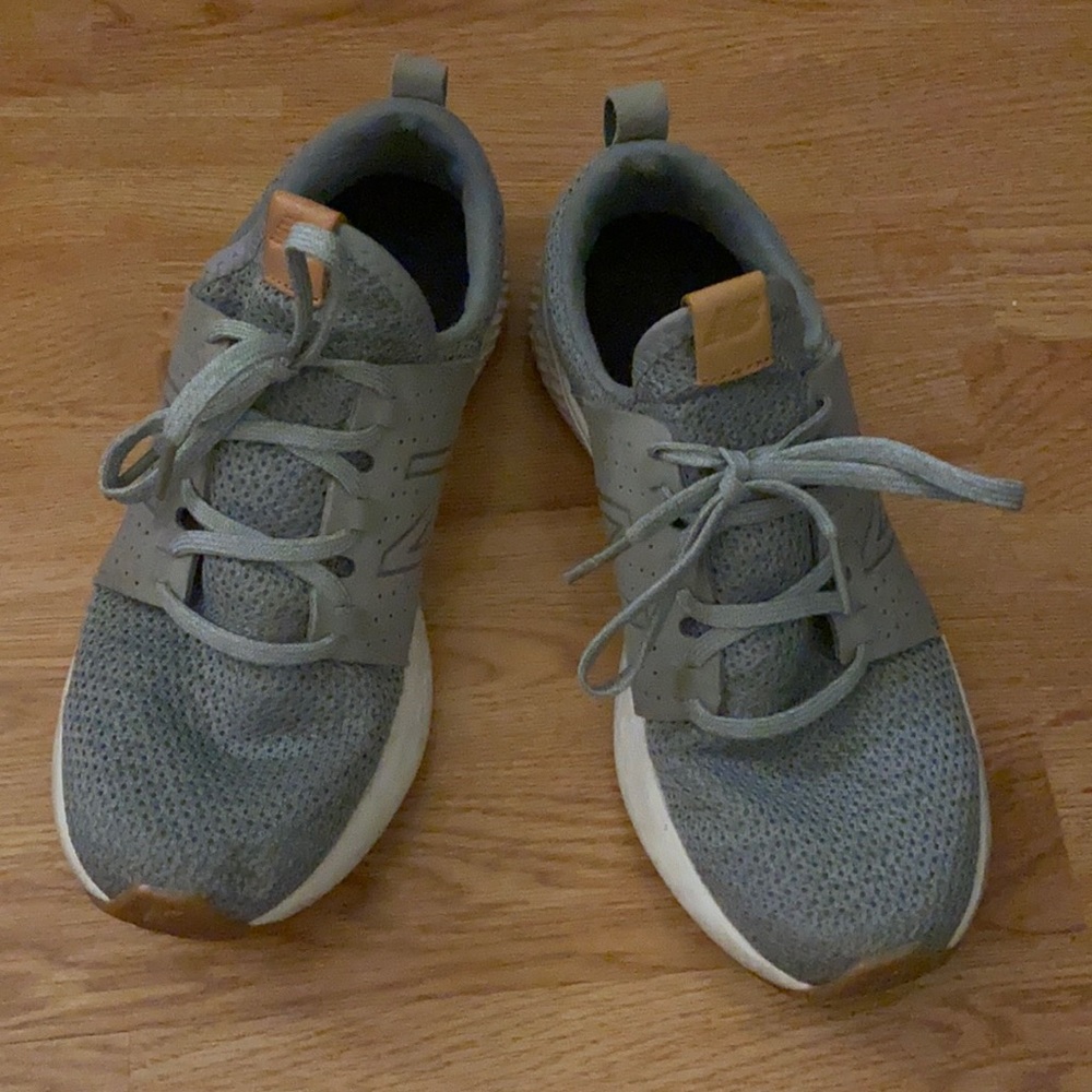 New Balance tennis shoes size 8